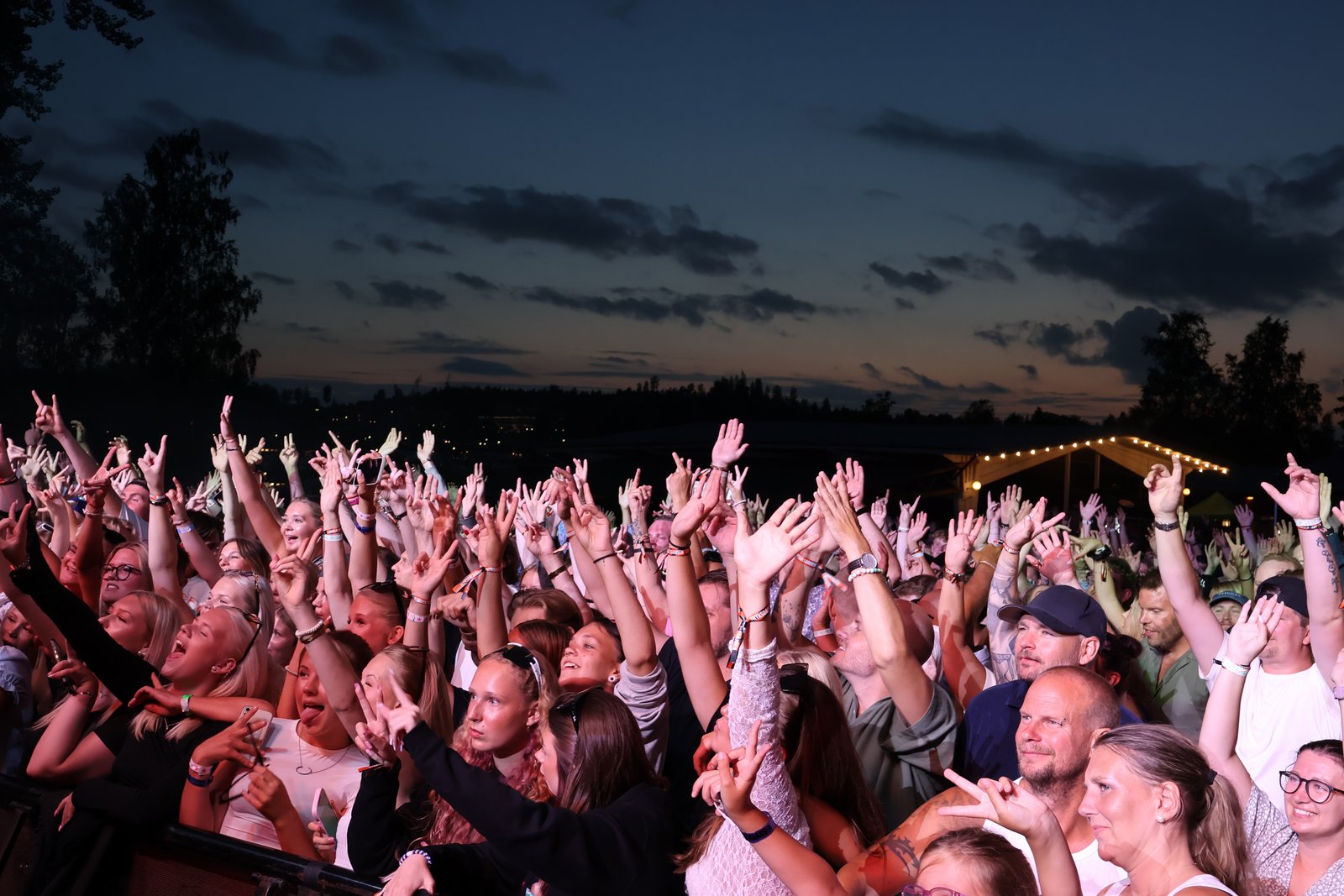 Festivalpublik under Fryksdalsdansen i Sunne