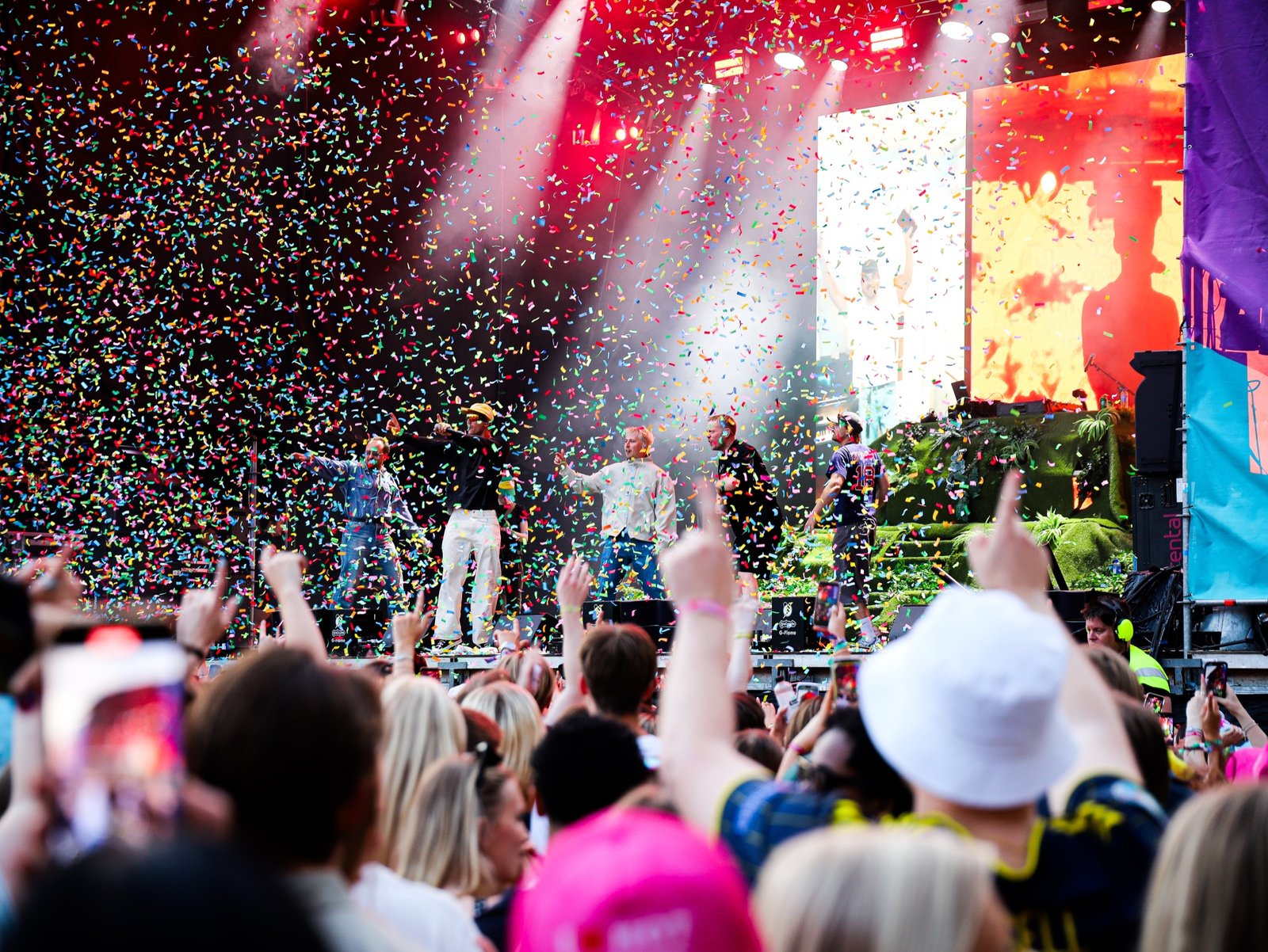 Scen, artister och publik under Västerås Cityfestival