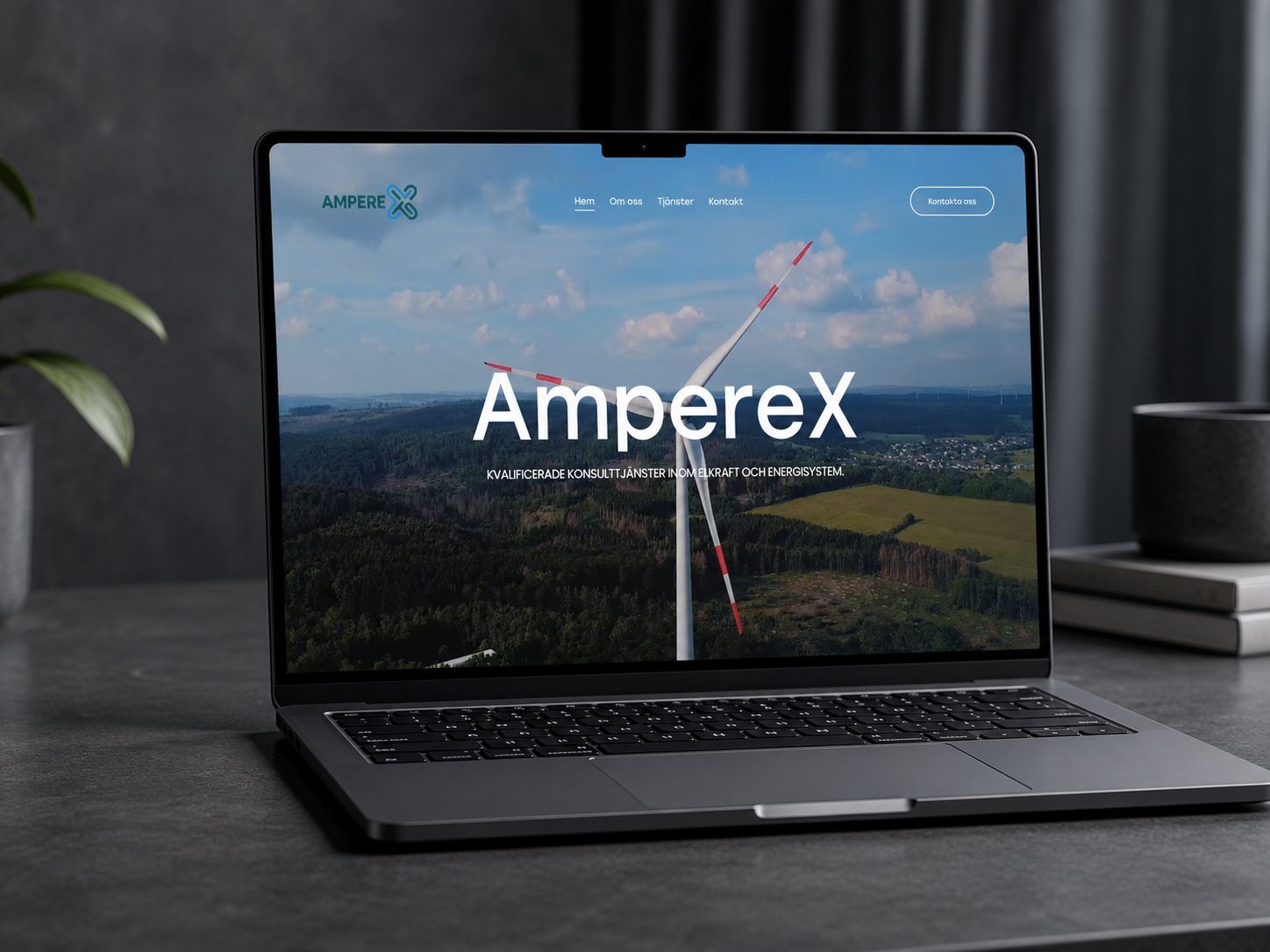 AmpereX webbplats presenterad på en bärbar dator